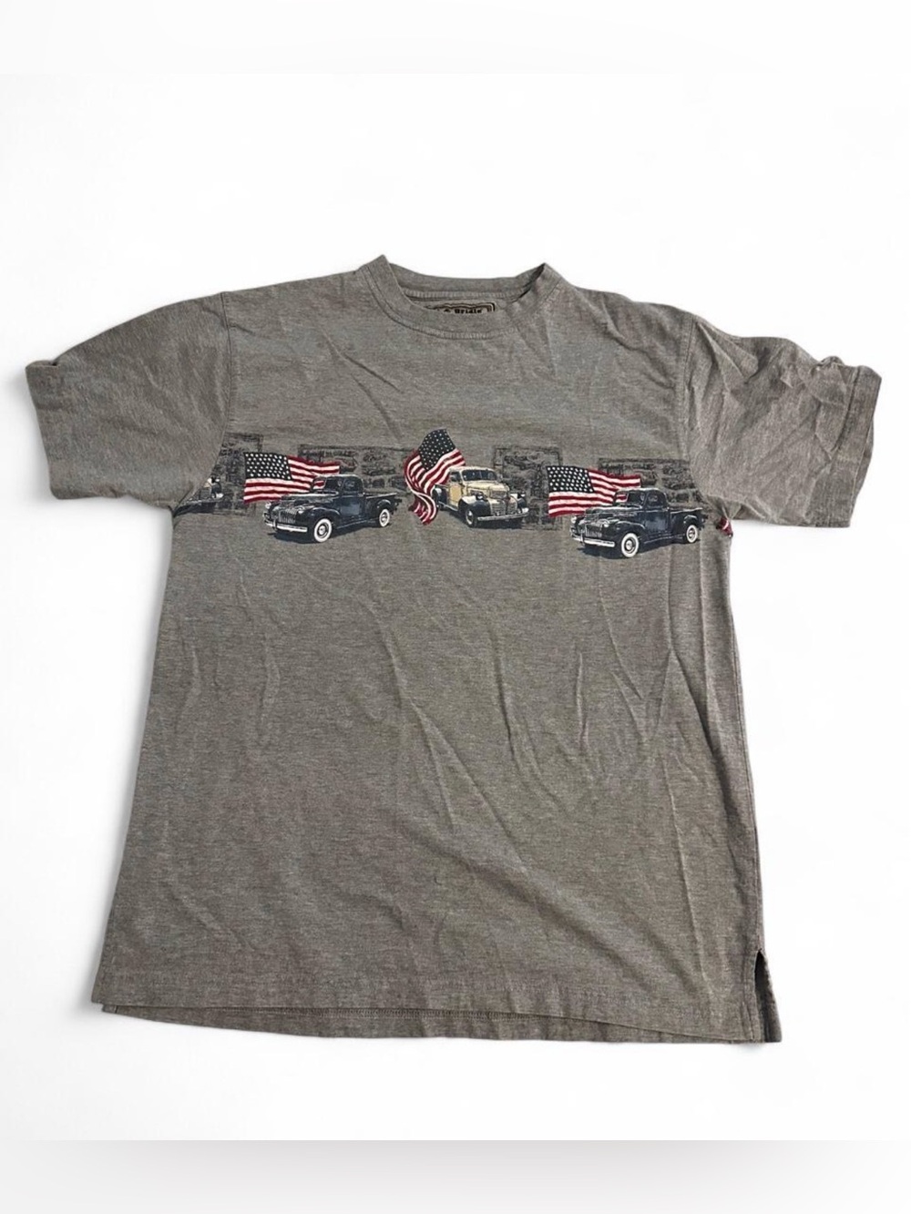 Classic Gray Men's Graphic Tee with American Flag Car Design